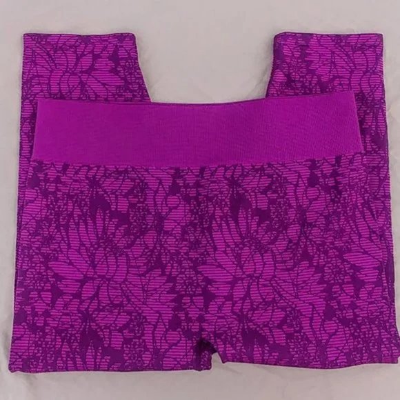 Fabletics Capri Leggings  Sz M - Picture 11 of 12